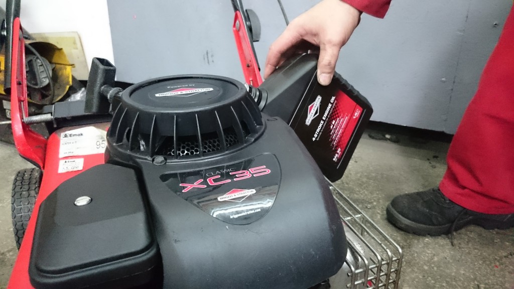 jak przygotować kosiarkę spalinową do sezonu